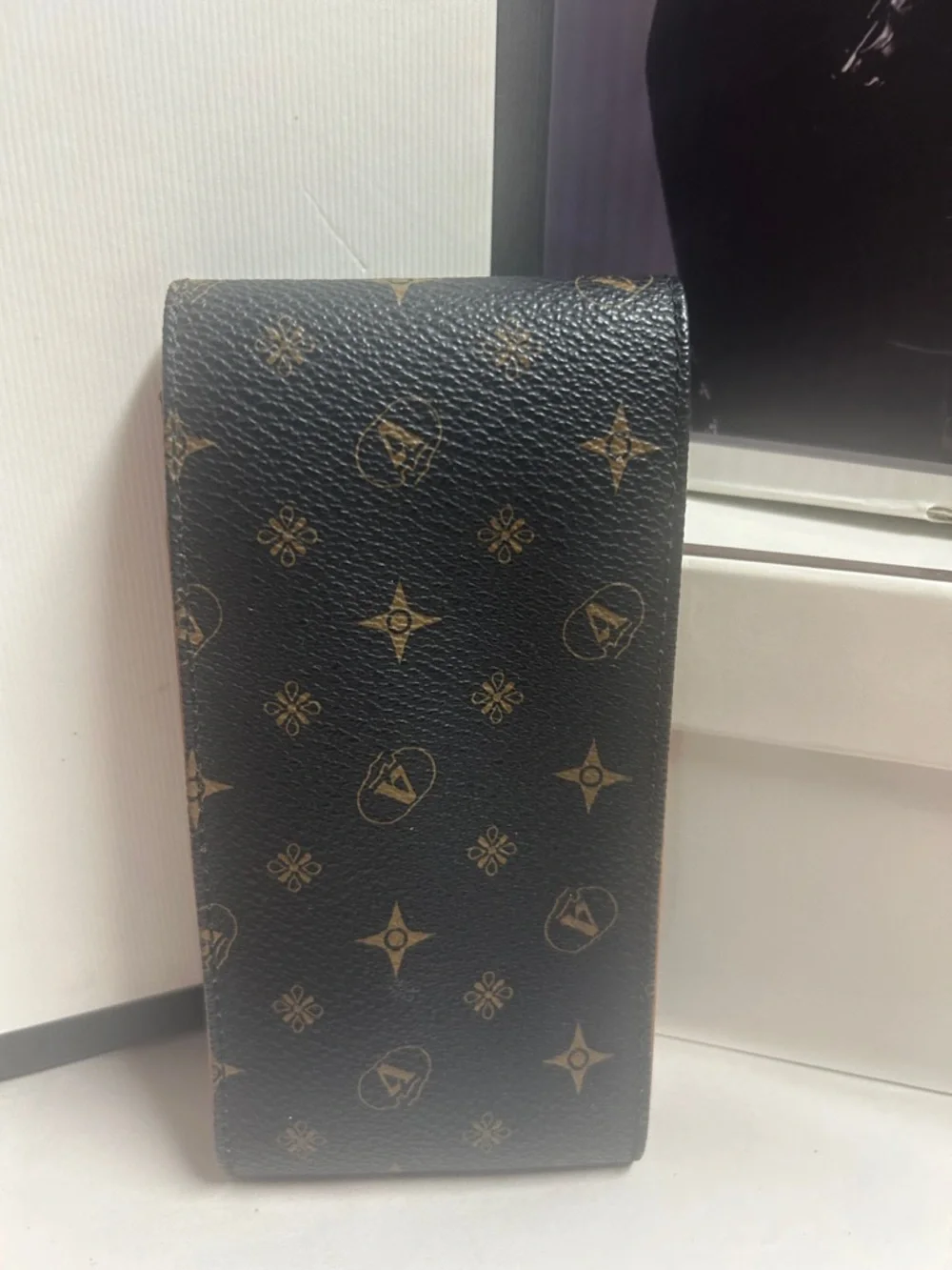 ValleVerde Made in Italy Leather Patterned Phone Holster with Tan Emblem